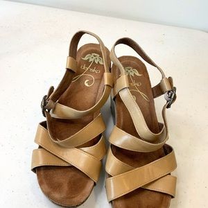 Dansko Platform Wedge Tan Sandals 38 (8)